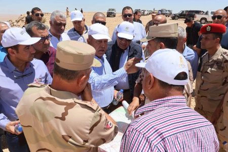 وزيرا النقل والكهرباء يتفقدان جبل سحابة بوسط سيناء لبدء مشروعات طاقة الرياح