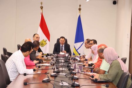 محافظ دمياط يتابع ملف تقنين أراضي الدولة ويوجه بتسريع الإجراءات