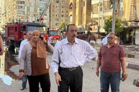 محافظ سوهاج يتابع من موقع الحادث جهود السيطرة على حريق برج معهد الاتصالات