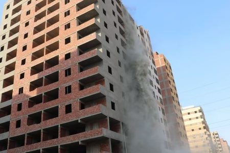 إزالة عقار مخالف من 12 طابقًا بالمرج في القاهرة