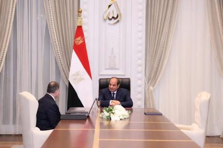 قبل إعلان حركة الداخلية.. الرئيس السيسي يستقبل وزير الداخلية بمدينة العلمين