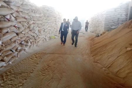 ضبط 825 طن من الأعلاف الغير صالحة  في الغربية