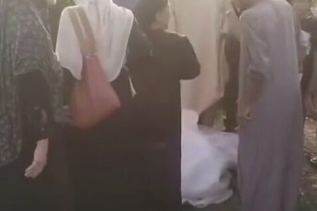 «العروسة على الأرض».. لحظة اصطدام قطار بسيارة زفاف في المنوفية